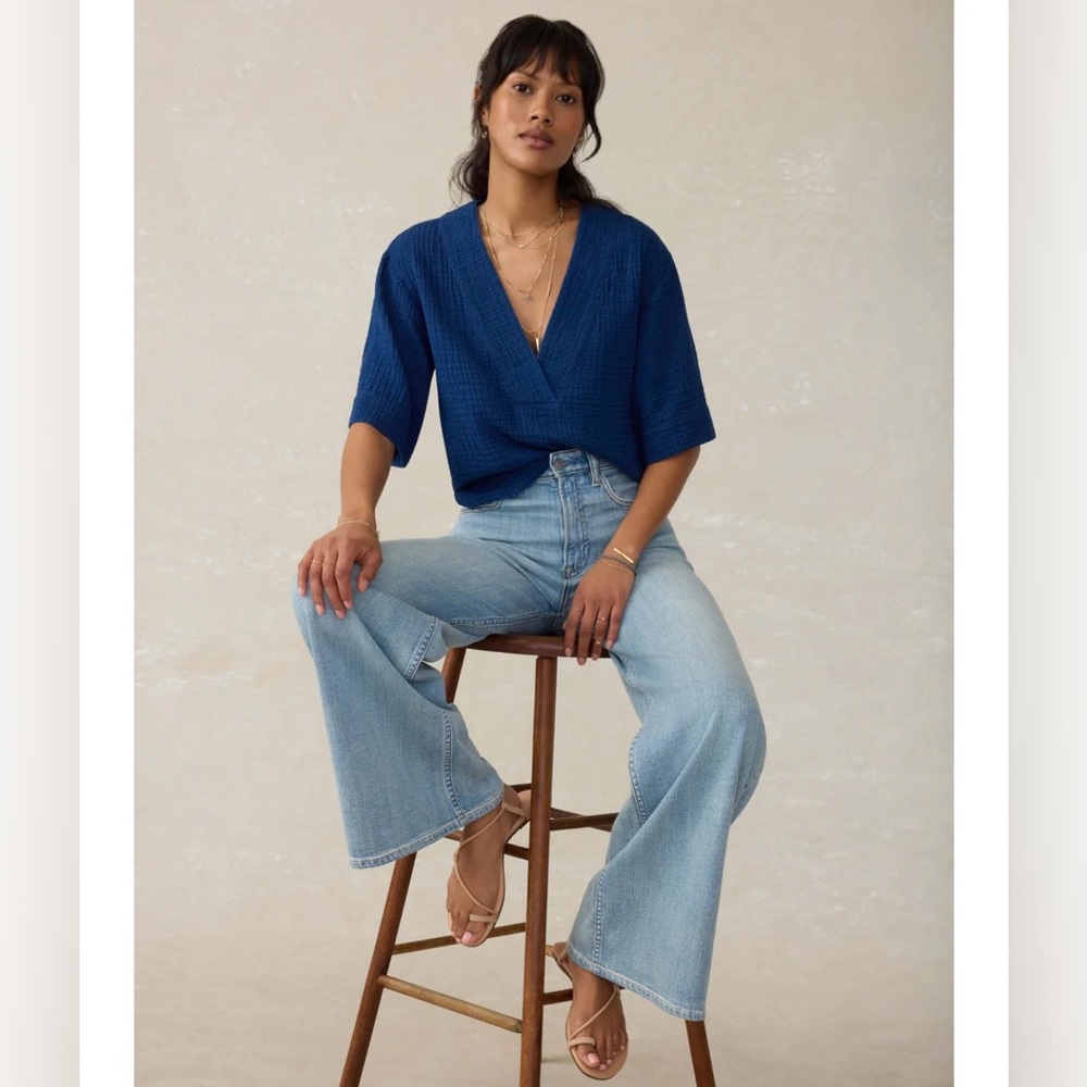 Faherty Dune Cotton Gauze Popover V-neck Top Women S Dark Indigo - Picture 2 of 10